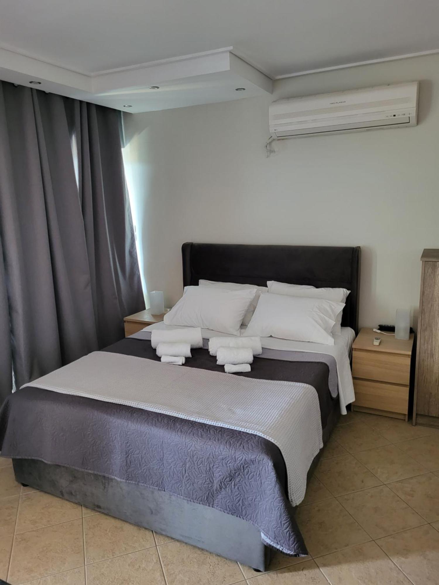 "Stergiou Luxury Apartment 2Nd Floor" Με Κοινη Πισινα Saronida Rom bilde
