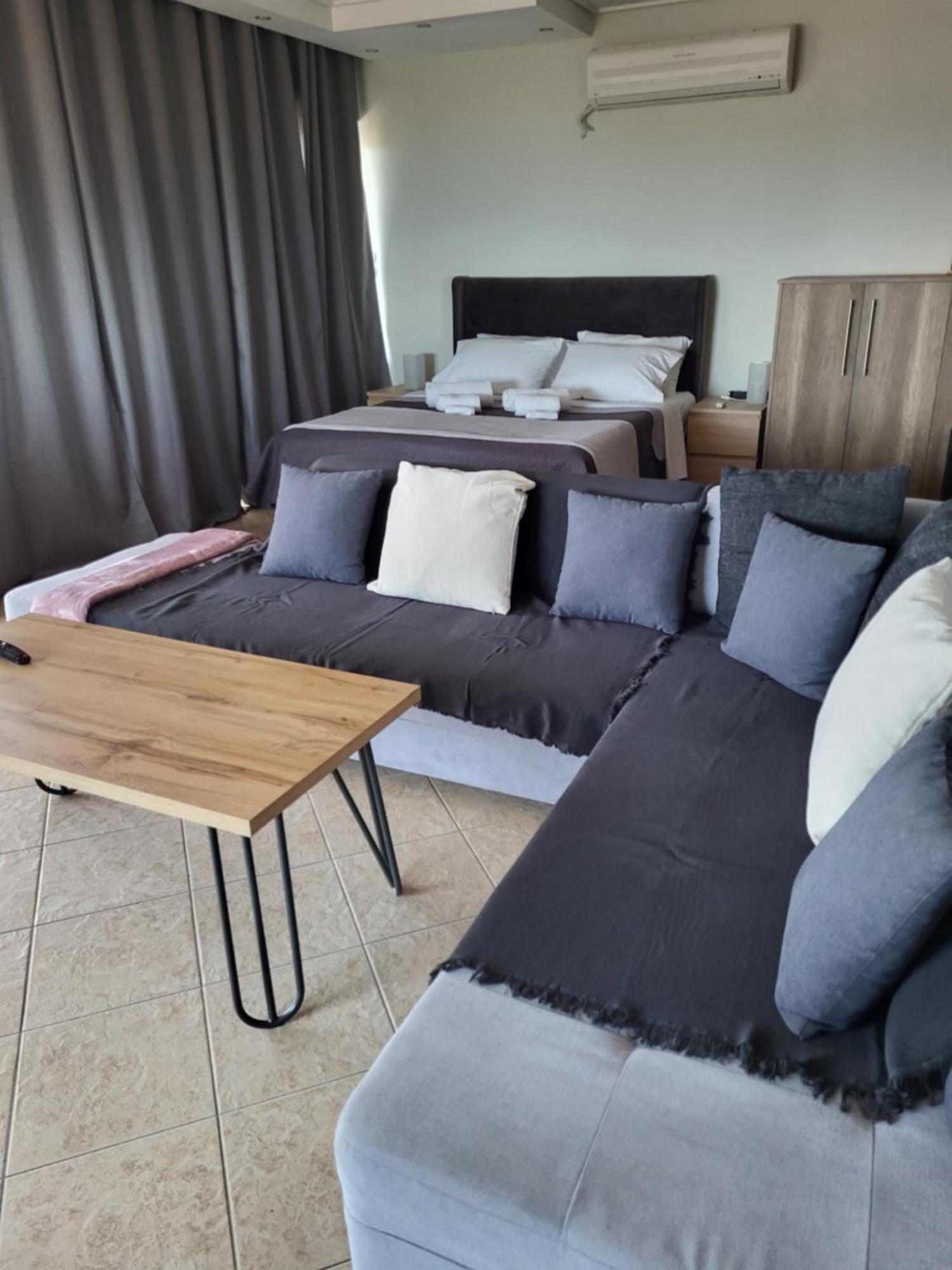 "Stergiou Luxury Apartment 2Nd Floor" Με Κοινη Πισινα Saronida Rom bilde